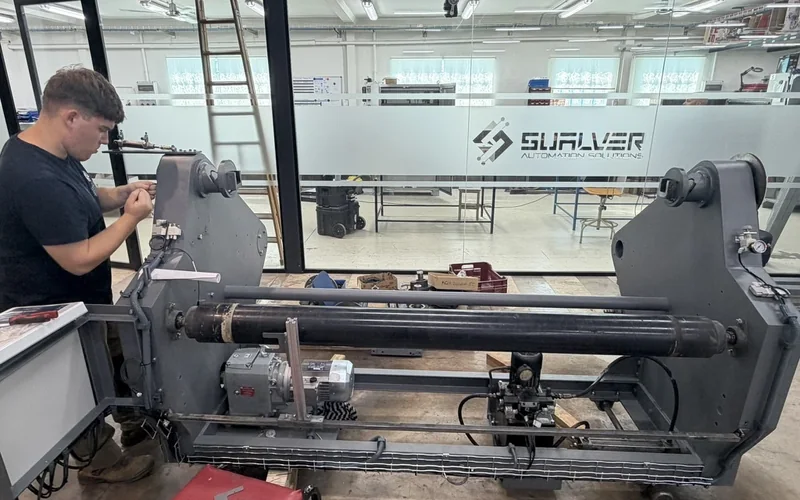 Montaje de una máquina en el taller mecánico