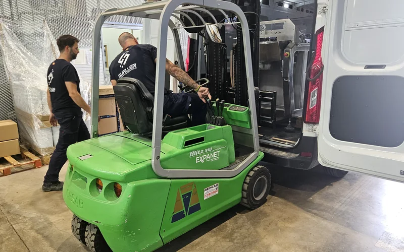 Expedición: la máquina sale hacia la planta del cliente